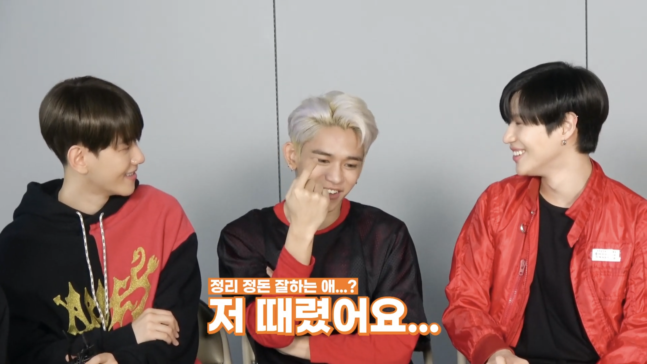 아 루카스 형님 카이 동생 이렇게 때려도 되는거에요? | 인스티즈