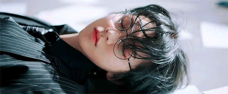 안경 끼고 누워있는데 이러면 어떡해???? | 인스티즈