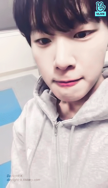 동희 애교살 사랑해ㅠㅠㅠ💙 | 인스티즈