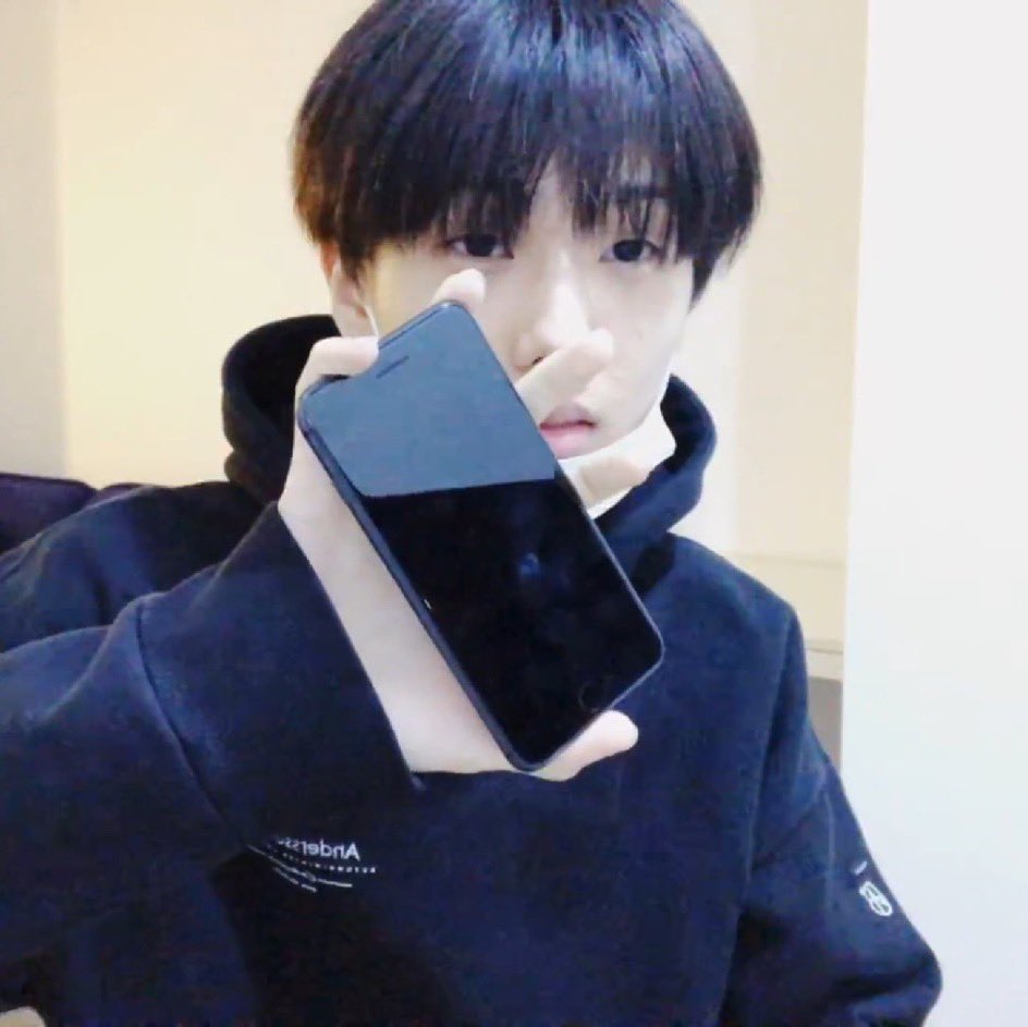 [잡담] 이거 내 본진이 들고 있는게 아이폰팔플임(손크기) | 인스티즈