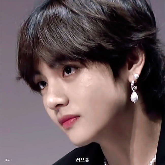 [잡담] 와 방탄 뷔 눈도 진짜 큰데 턱도 진짜 작아 | 인스티즈