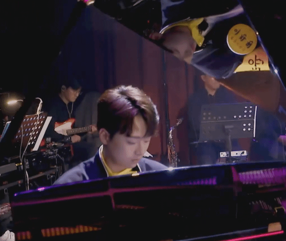 피아노에 비친 이찬원 | 인스티즈