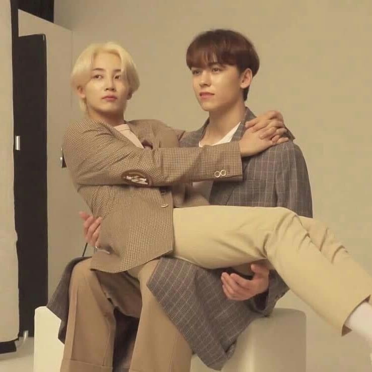 정한 버논 어째서 이러고 있는거야? | 인스티즈