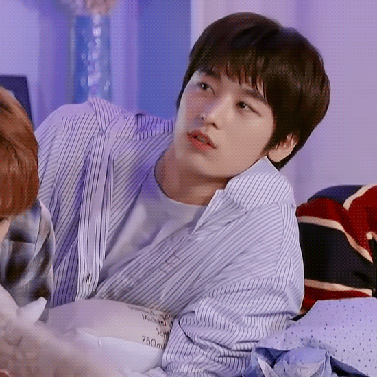 [잡담] 더보이즈 주연 2000년대 초반 얼짱 느낌 나는거 신기 | 인스티즈