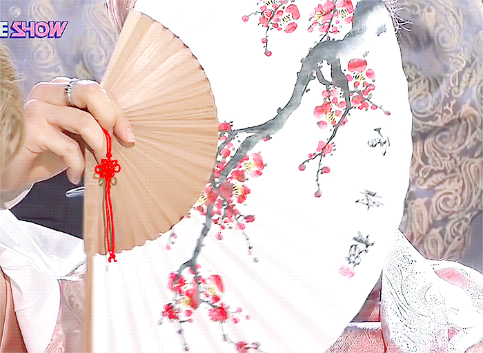 [잡담] 이름도 신화에 나오는 이름인데 얼굴도 신화에 나올거같이 잘생길수 있는거임???? | 인스티즈