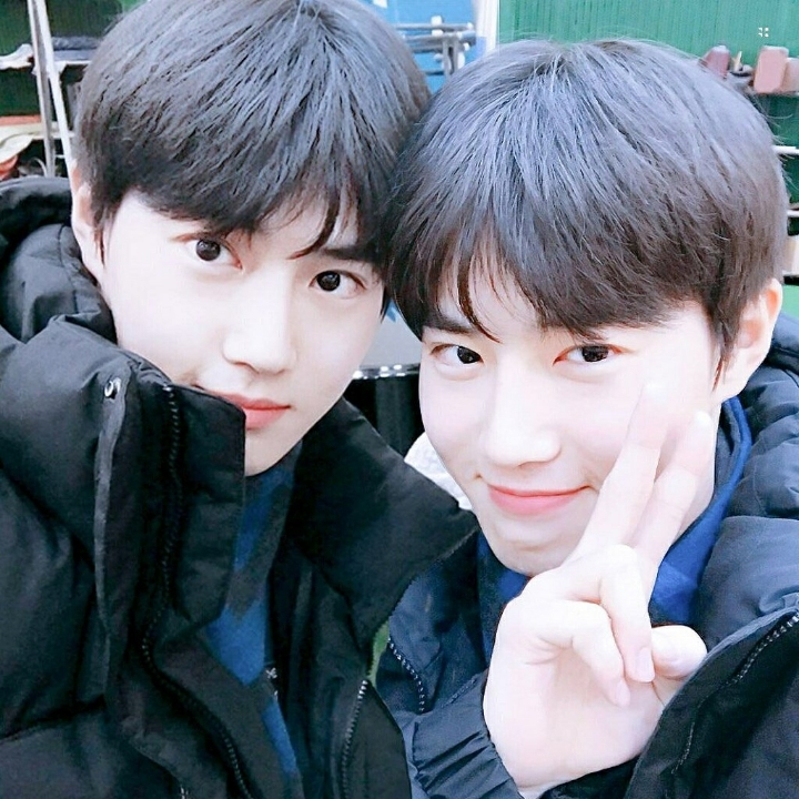 아니 수호 쌍둥이형 있는거 맞다니까 왜 안믿어 | 인스티즈