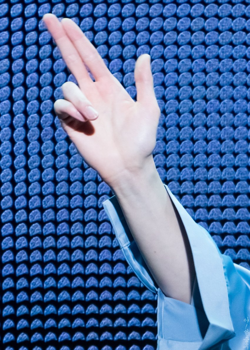 야 빅톤이들아 한승우 손 디게 신기해... | 인스티즈