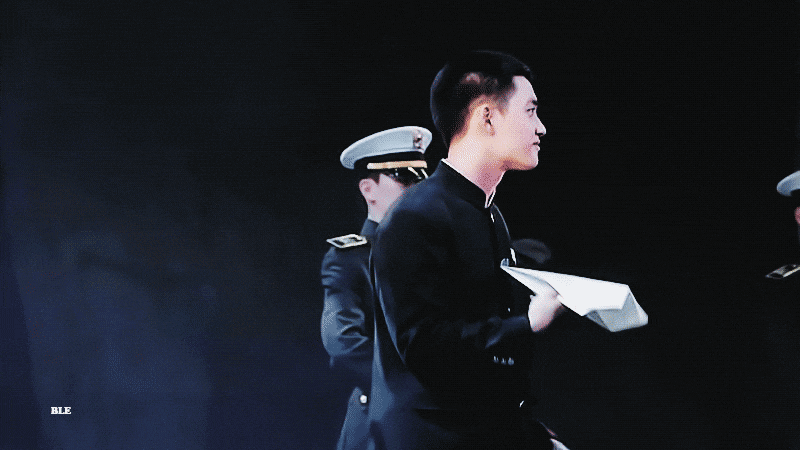 도경수 진짜 어려보인다..얜 30대에도 중고등학생 역도 가능하겠어 | 인스티즈