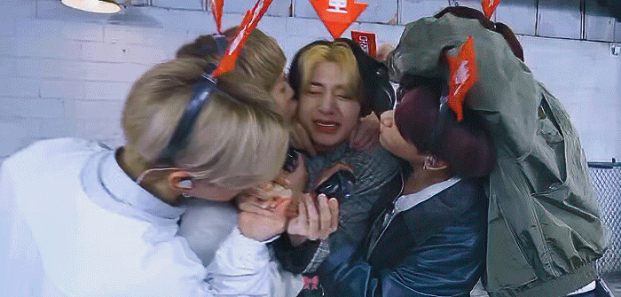 뽀뽀당하랬더니 먹히고있는...우리아이 | 인스티즈