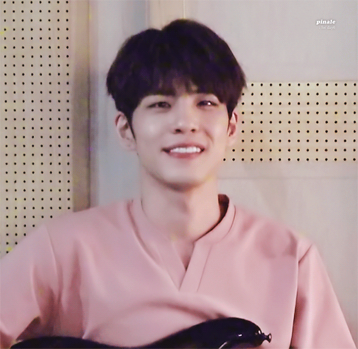 웃는거 너무 귀엽지 않음?!?!?!?!??? | 인스티즈