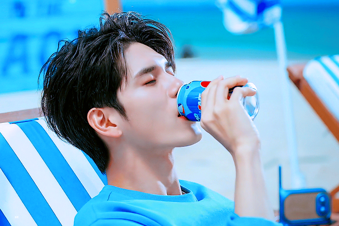 더운 여름에는 하트싸인을 들어줘야 | 인스티즈