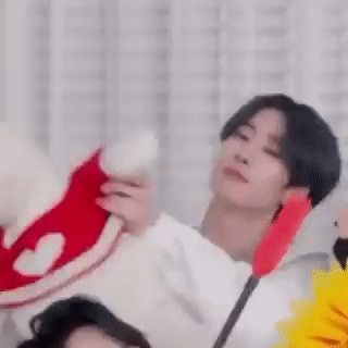 8월 10일 한승우 솔로데뷔일 스누피 생일임 | 인스티즈