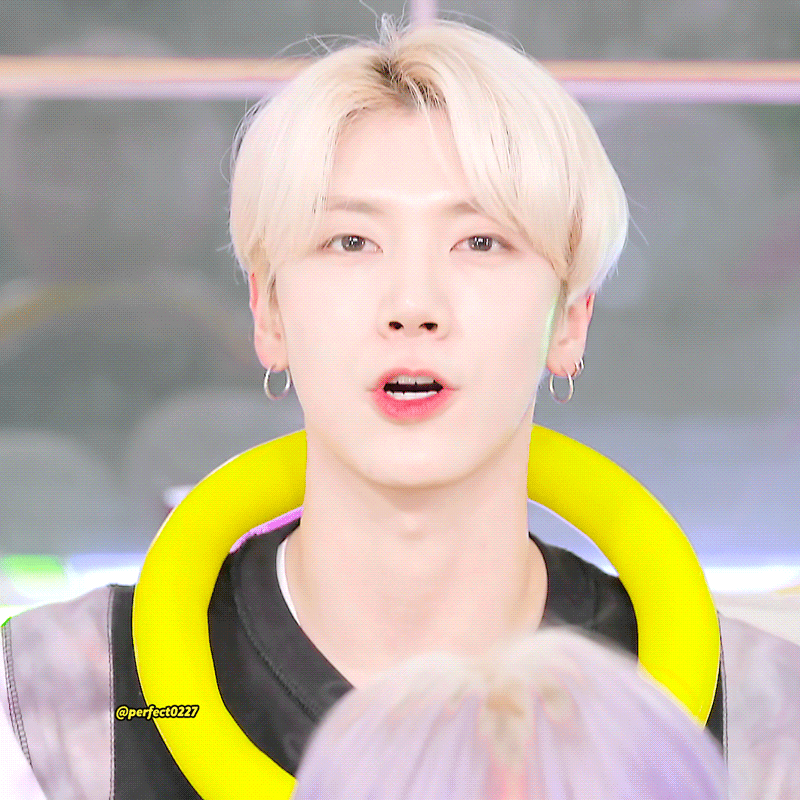 텐 눈 진짜 길고 예쁨 | 인스티즈