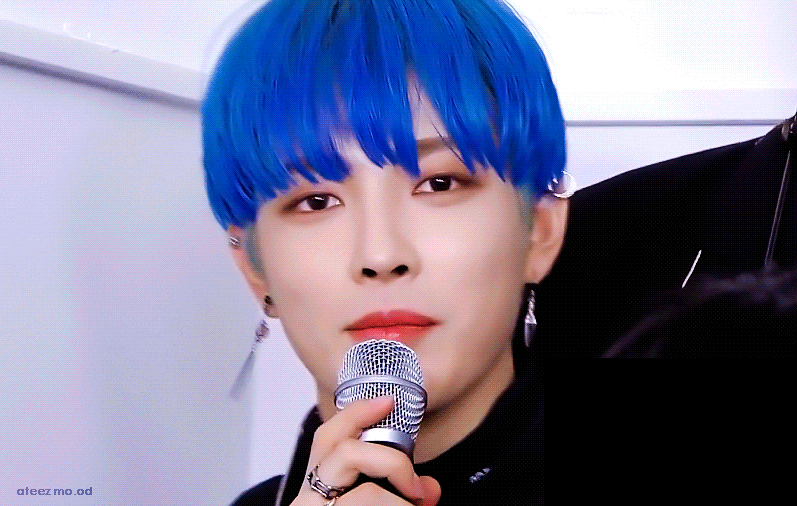 정말 파란머리 너무 잘어울리지 않니..? | 인스티즈