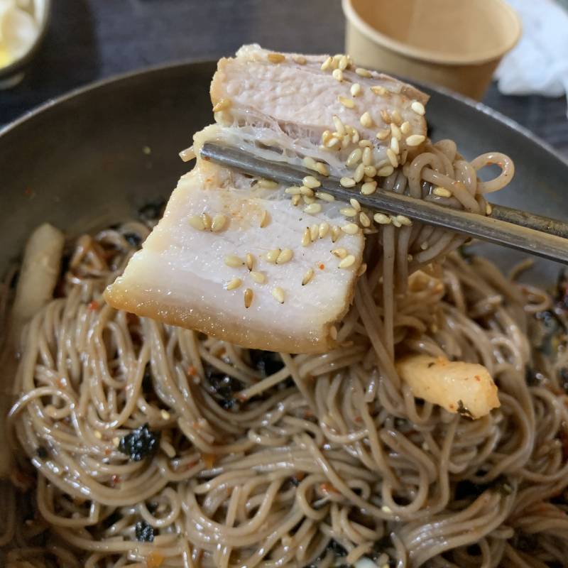 여름에 비빔막국수랑 수육 조합은 최고야..✨ - 인스티즈(instiz) 맛집/음식 카테고리
