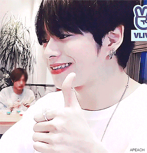 눈 찡긋할때 눈 밑에 선 생기는거 이거 뭐라그래 재혁 이거 너무 좋아 | 인스티즈