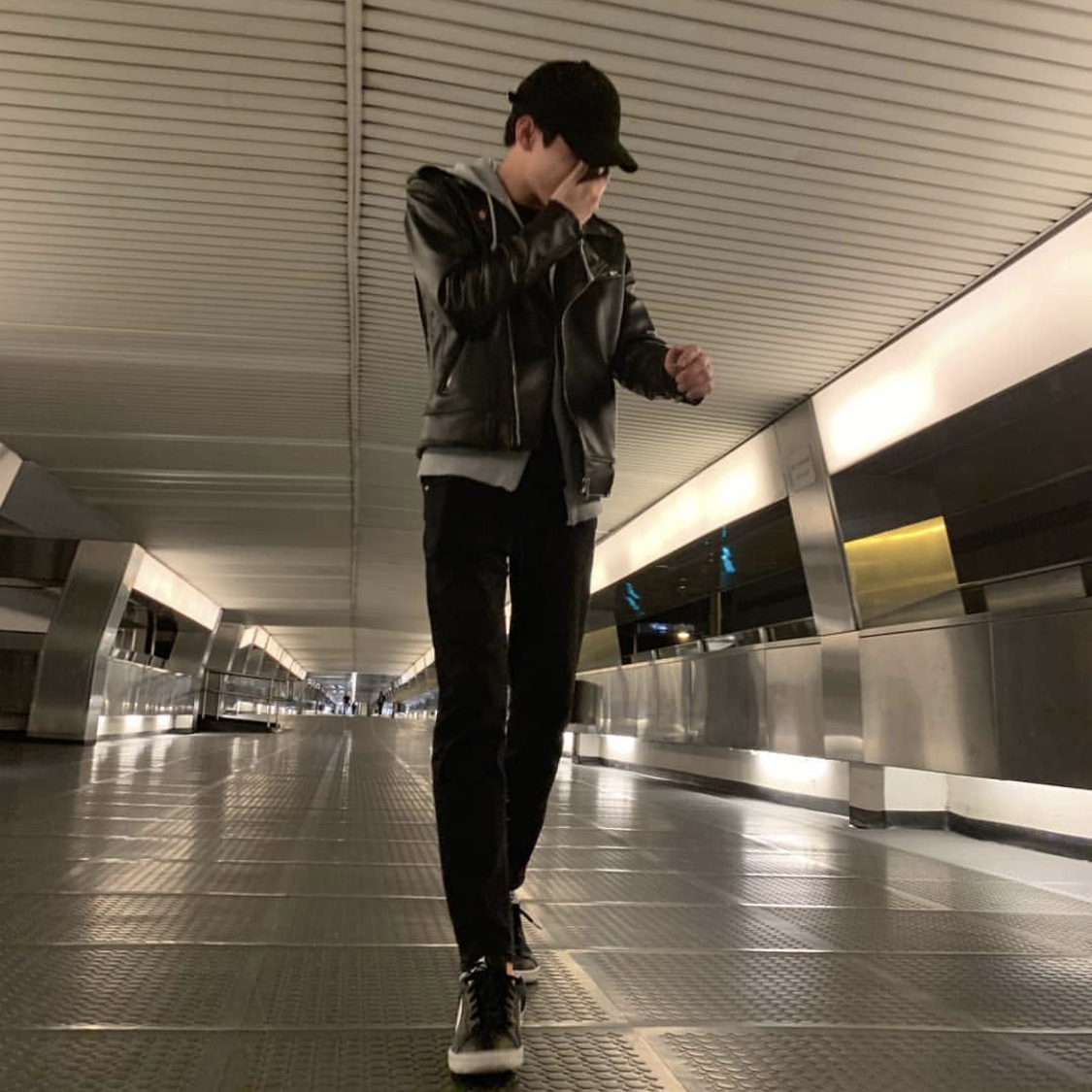 아니 원래 남돌들 다리가 이렇게 얇아...? | 인스티즈