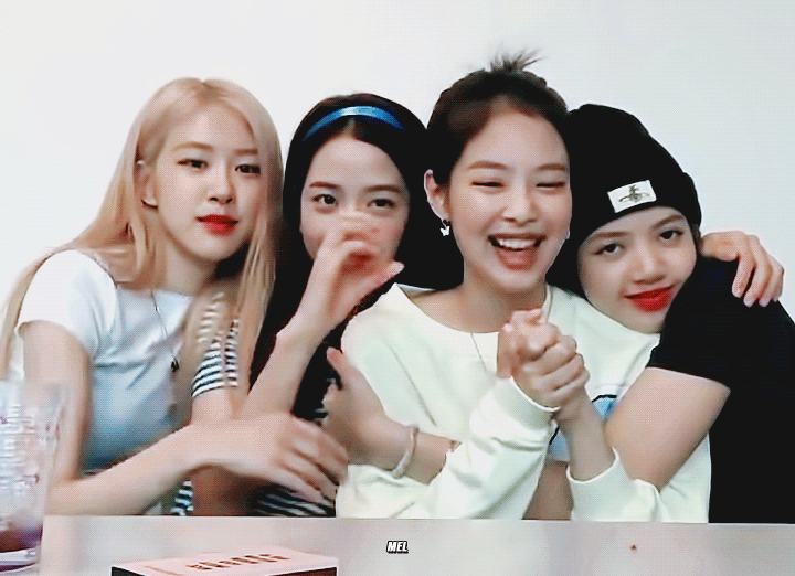 [잡담] 블핑 4명이서 안는거 너무 따수워 | 인스티즈