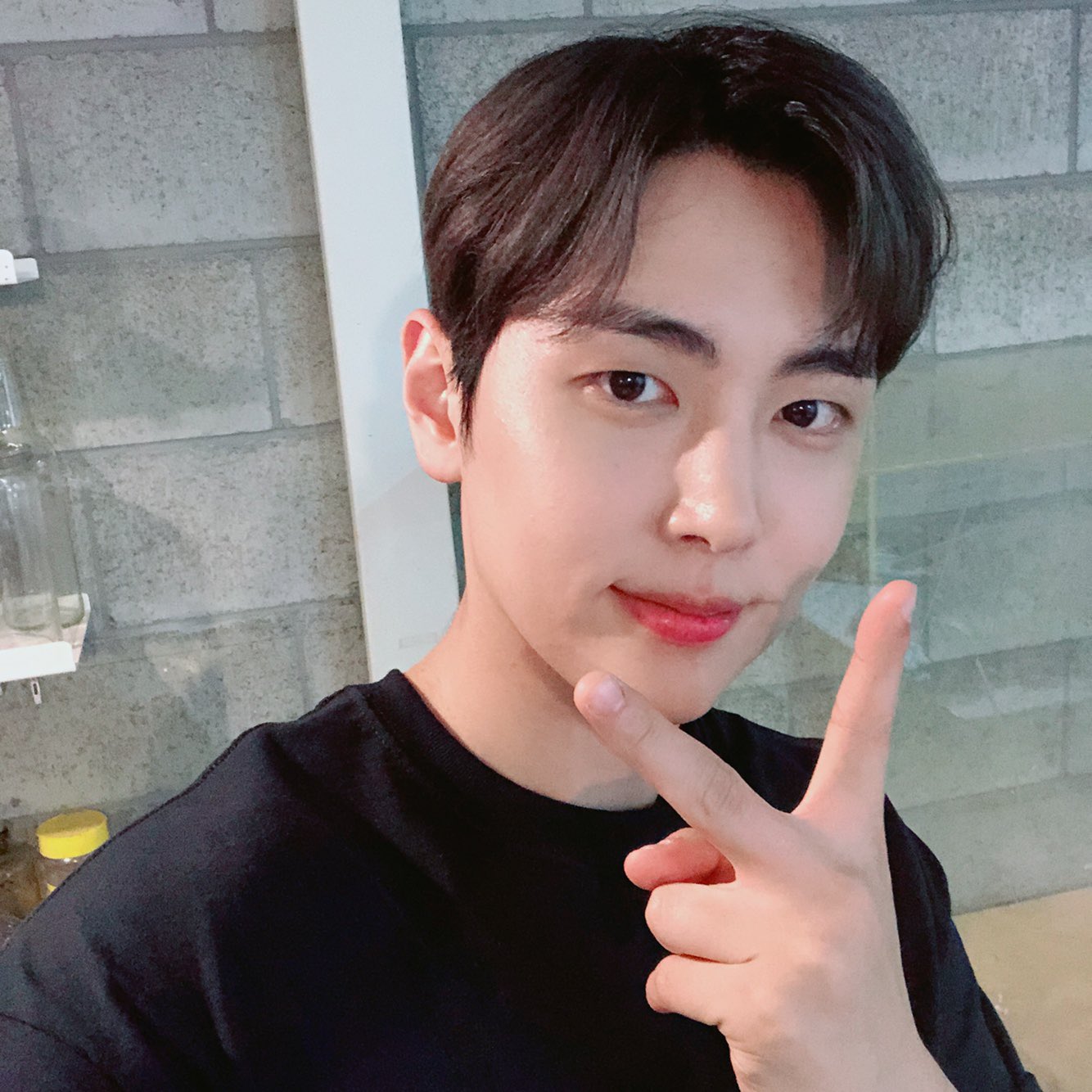 데뷔한지 5년됐는데 아직도 할머니께서 손주가 가수인거 몰라 | 인스티즈