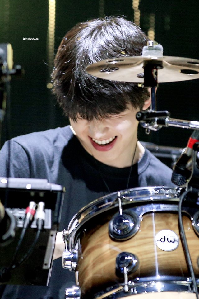 세상에 드럼 치는 강아지가 어딨어ㅋㅋ | 인스티즈