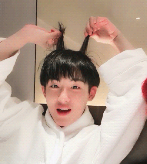 멤버 라방 하는데 호텔 가운 입고 쌩얼로 출연 | 인스티즈