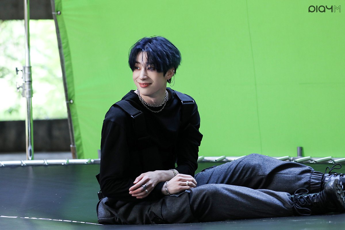 한승우 땅바닥에 앉을 때마다 귀여워지는 편 | 인스티즈