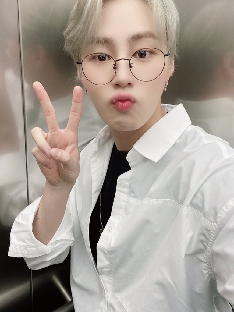 어제 하성운 얼굴 처돌이.. 과몰입하느라 아직도 잠 안 자.. | 인스티즈