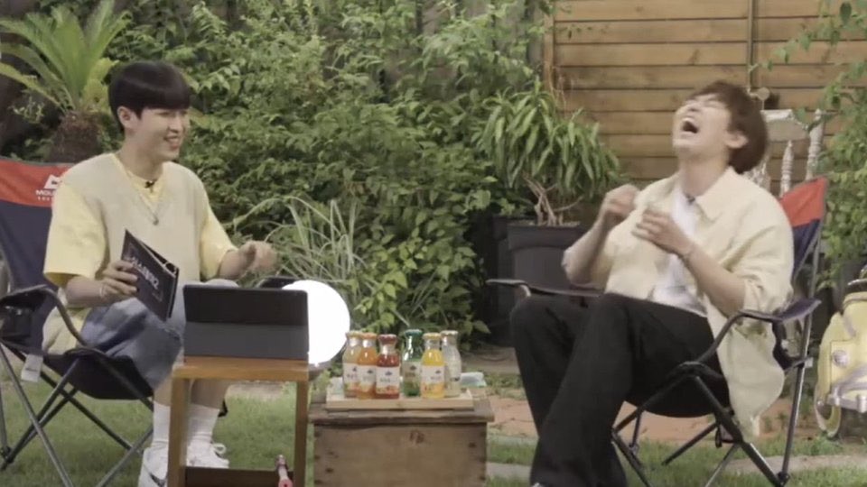 요즘 웃음이 많이 필요한 아이돌들이 김재환이 진행하는 싱스테이에 놀라왔으면 좋겠다 | 인스티즈