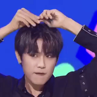 박우진 머리집어뜯는거아님ㅋㅋㅋㅋ | 인스티즈