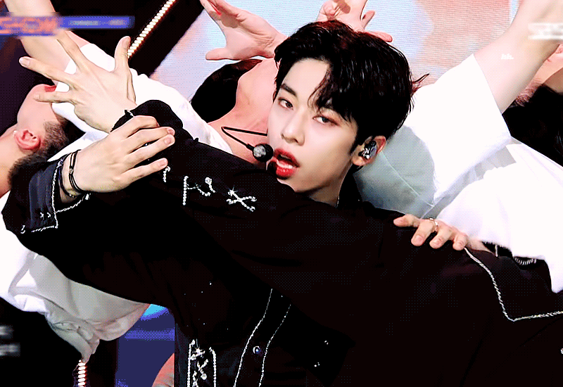 얘 나중에 남돌 비주얼라인으로 손꼽힐거임 진짜 확신함 | 인스티즈