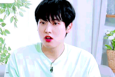 93년생 보다 어려보이는데 빠깍지 인지 아닌지 구분이 안 가네 | 인스티즈