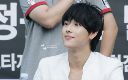 이 짤 당시에 팬도 아닌데 저장하는 사진 갑이었음ㅋㅋㅋㅋ | 인스티즈