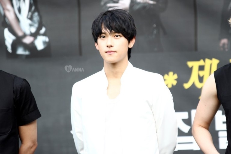 이 짤 당시에 팬도 아닌데 저장하는 사진 갑이었음ㅋㅋㅋㅋ | 인스티즈