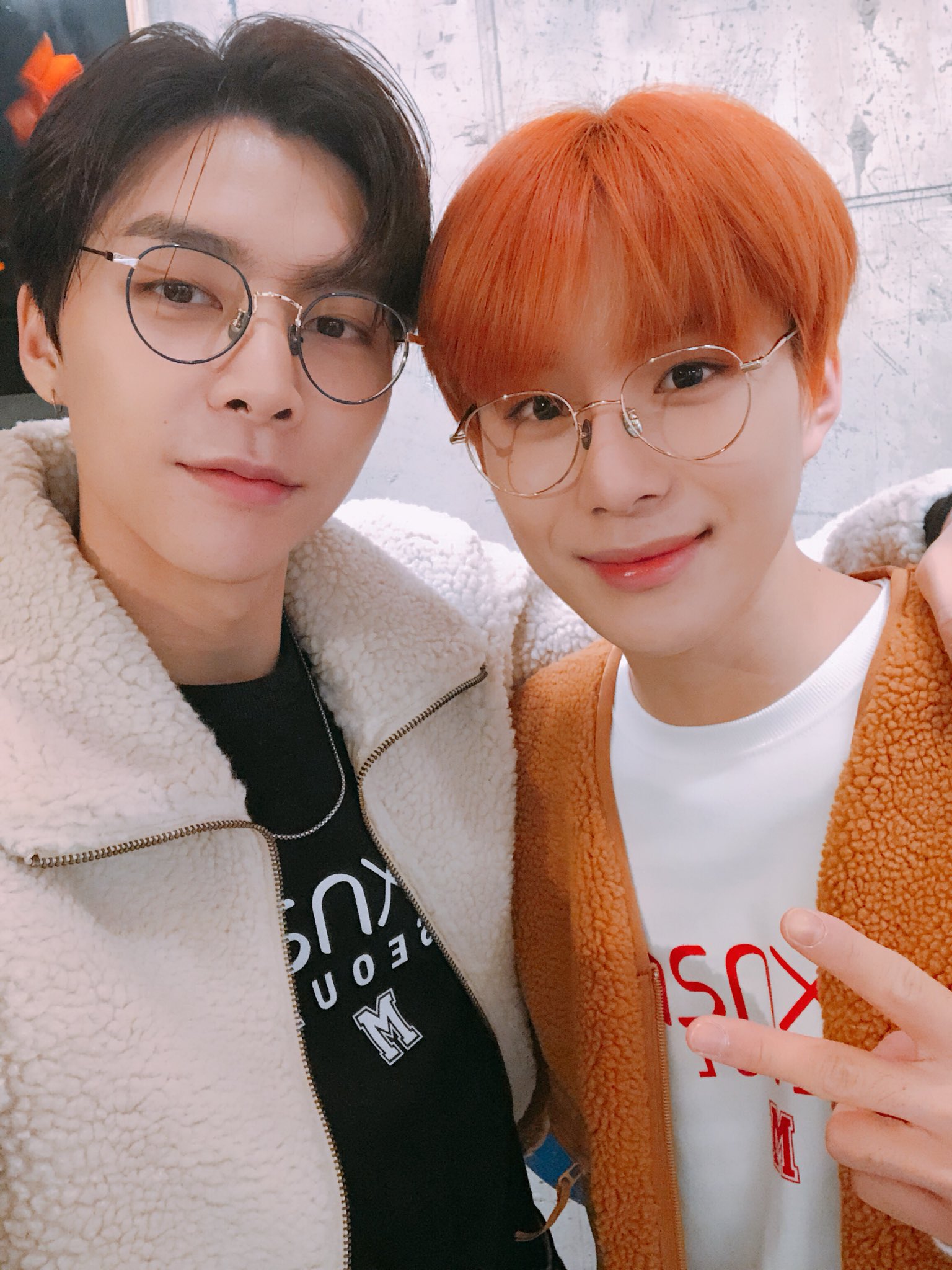 [잡담] 닮은꼴플이니까 옆사람 그림체 흡수하는 정우 봐주세요 | 인스티즈