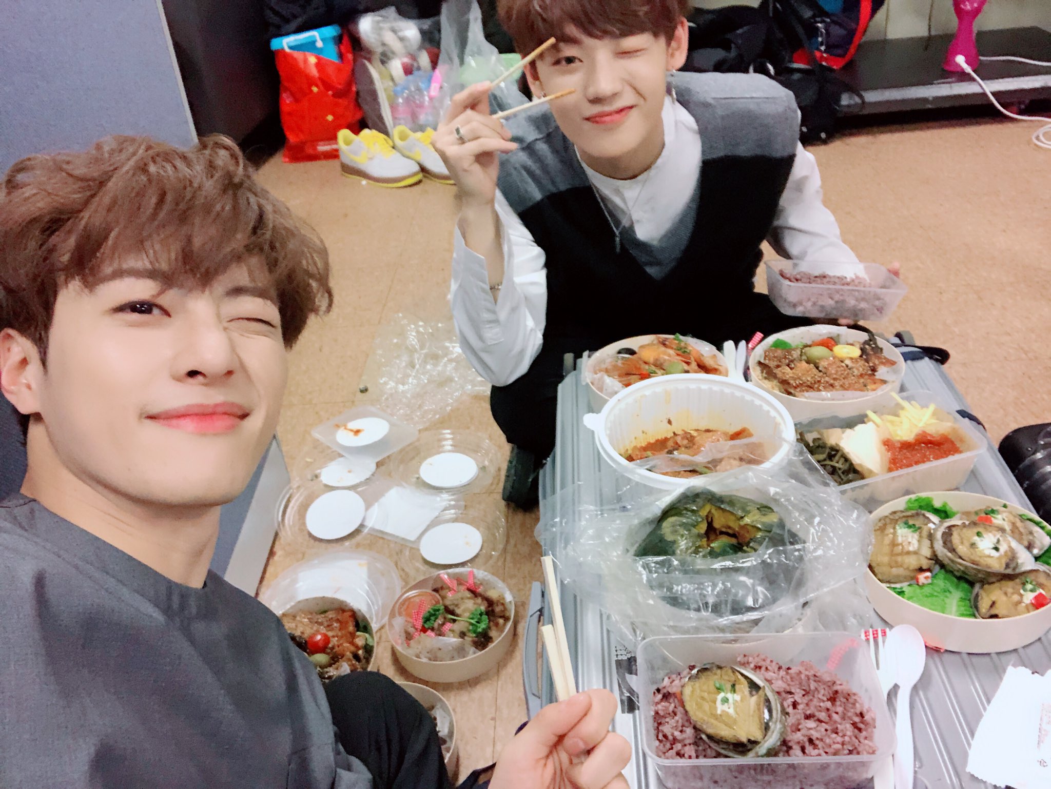 제가 좋아하는 리더+메보 조합 놓고가요... 돌판에서 아는 사람만 안다는 덕후몰이상 조합 | 인스티즈