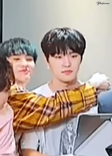 세븐틴 호시 멤버들한테 치대는 것 좀 봨 ㅋㅋㅋㅋㅋ 귀여웡 | 인스티즈