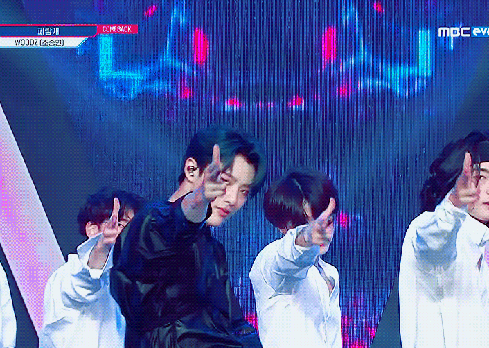 표정연기 잘하는 돌 파니까 무대보는게 재밌다 🧡💙 | 인스티즈