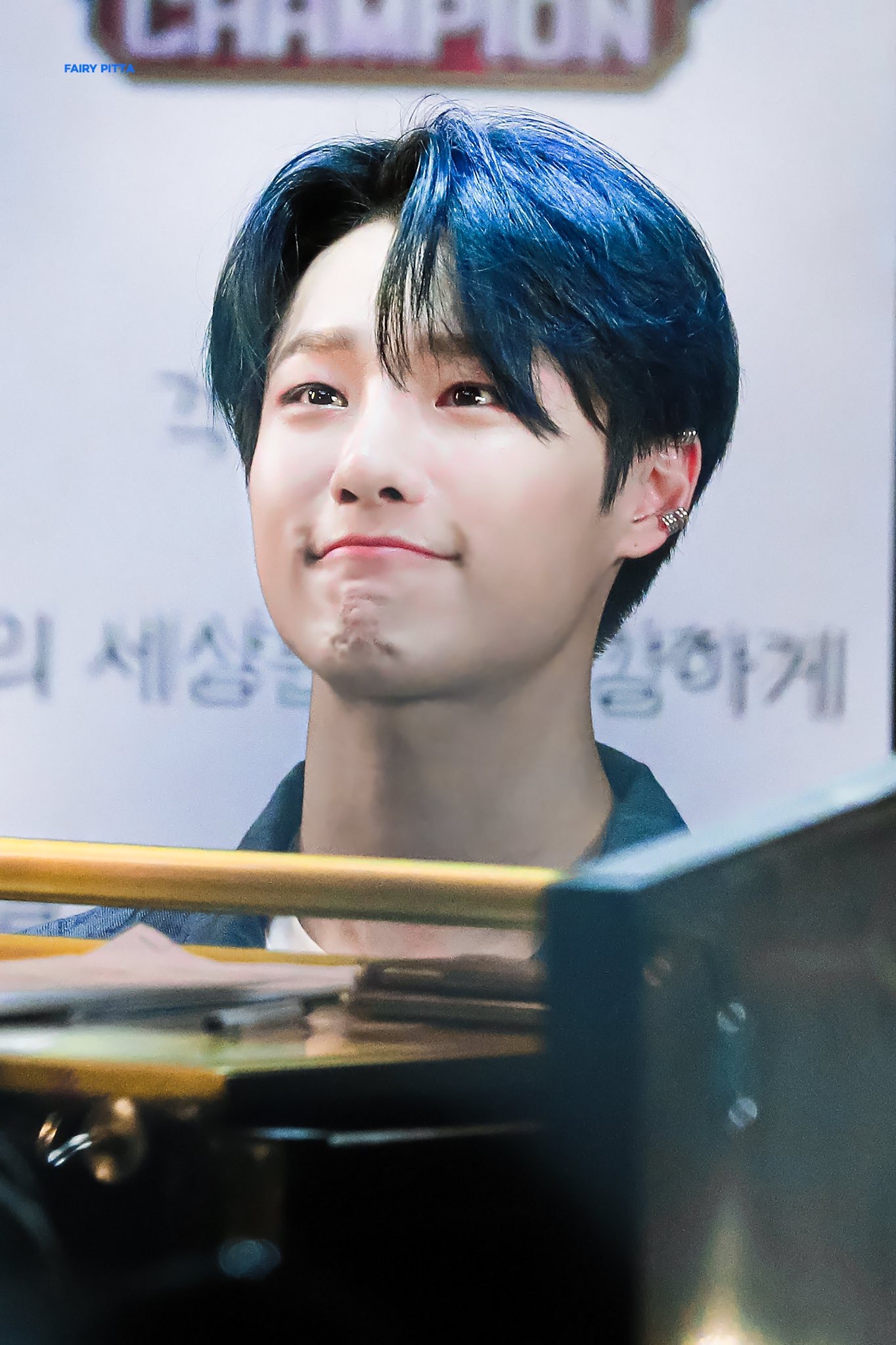 이게 같은 아이돌한테서 나올 수 있는 모습이라는게 믿기지 않아... | 인스티즈