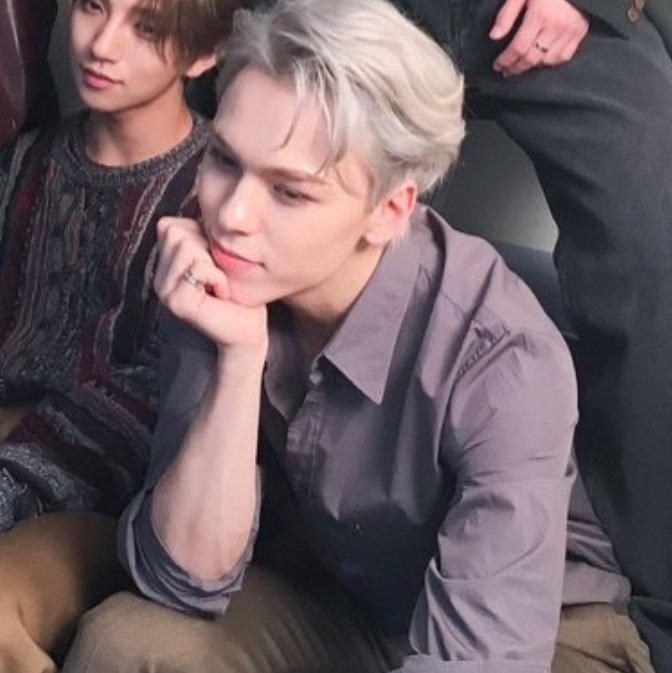 예전에 ~소속사상 이런 거 유행 할 때 누가 세븐틴 버논은 어디냐고 했는데 | 인스티즈