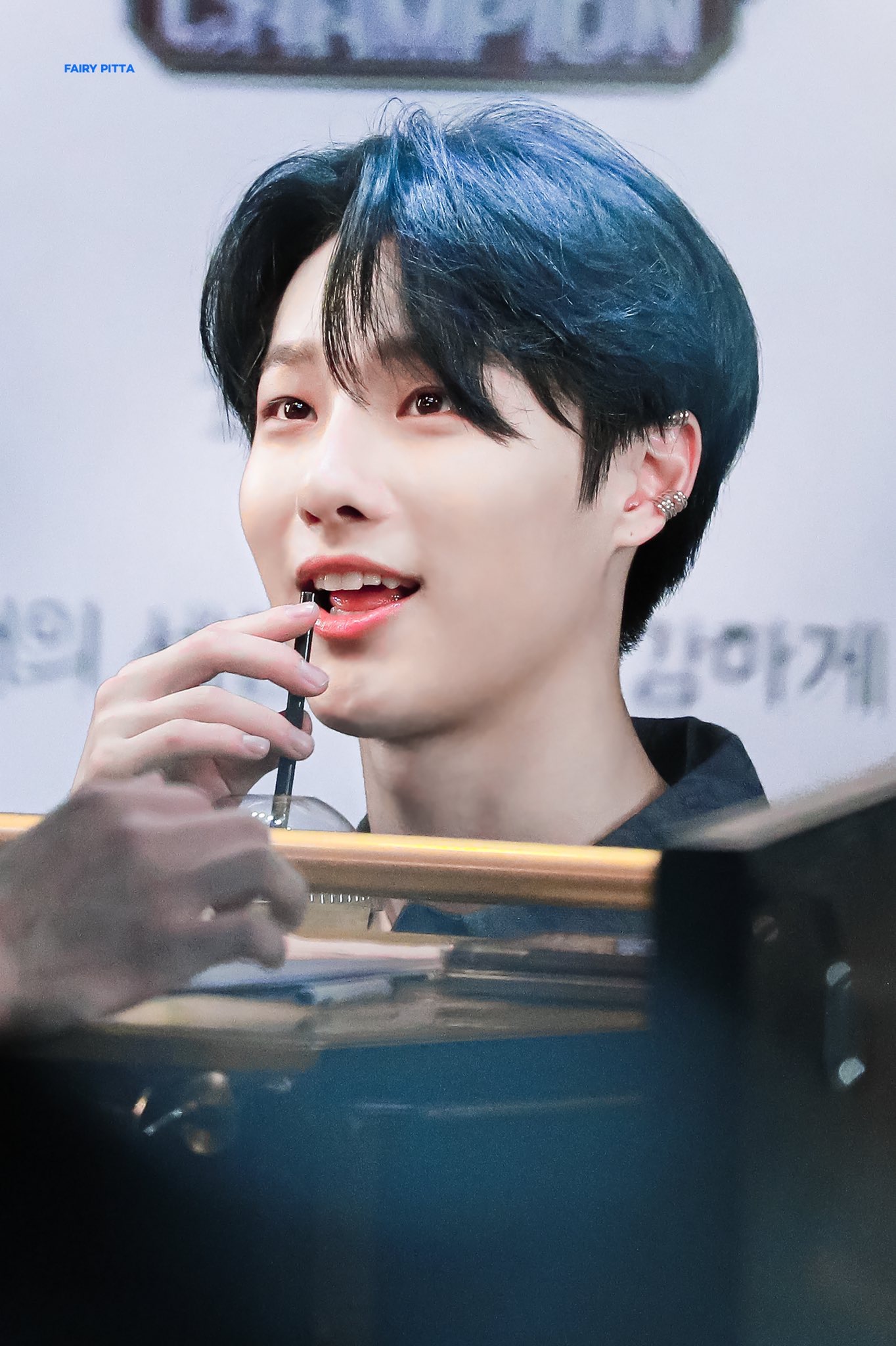 이게 같은 아이돌한테서 나올 수 있는 모습이라는게 믿기지 않아... | 인스티즈