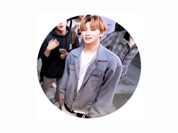 승식부인이 갖고있는 장준님이랑 주찬님 움짤 | 인스티즈