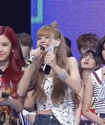 우리 병아리🐥 팬들 얘기 나올 때마다 짓는 표정이 있는데 보고 갈래?ㅠㅠ (저화질주의) | 인스티즈