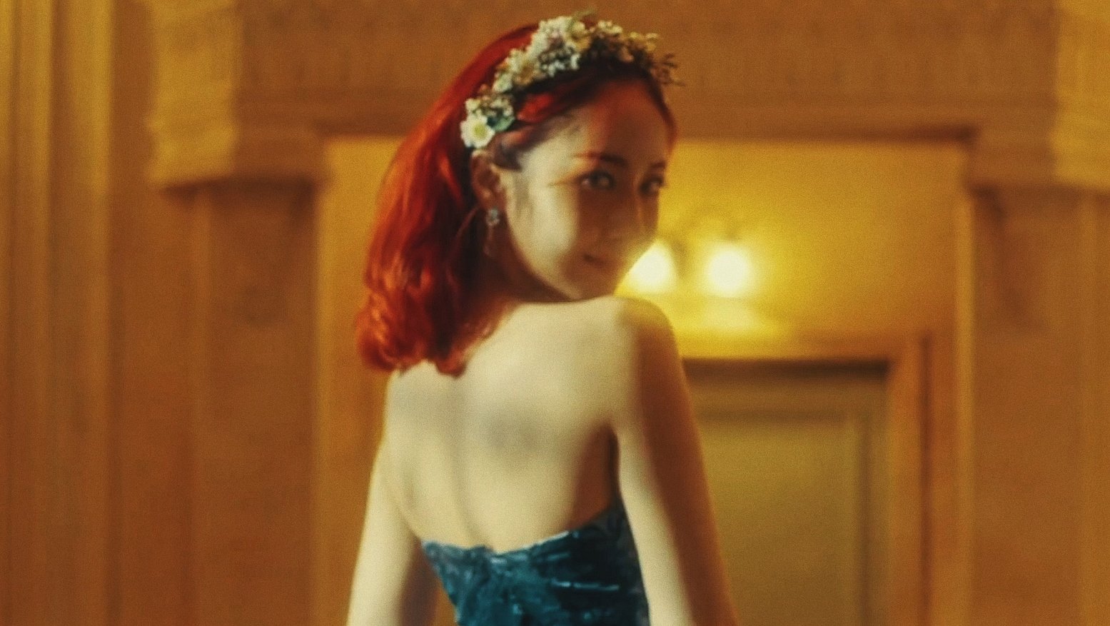 여자친구 뮤비티저에서 신비 의상 너무 코피 팡이다.... | 인스티즈