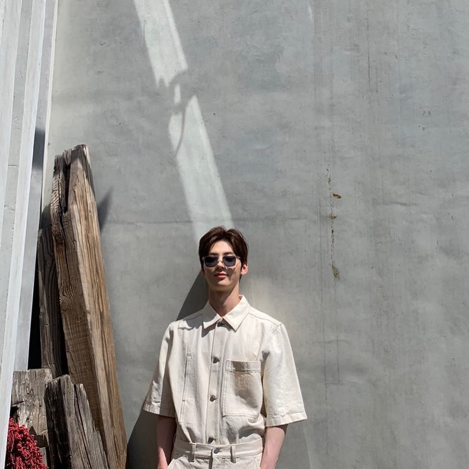 뉴이스트 황민현님 이 옷 정보 아는 사람 있니 | 인스티즈