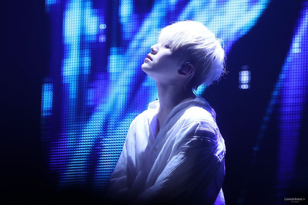 우지 어떤미래 진짜 신기하지 않아? 콘서트에서 미공개곡 공개하는데 간주중에 아무도 소리 안지름 | 인스티즈