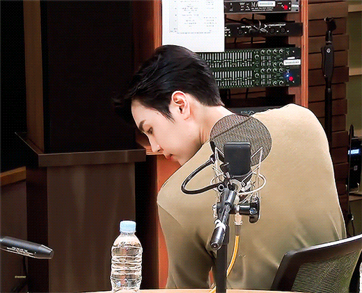 아놔 이오빠 등으로 또 사람 죽이네 | 인스티즈