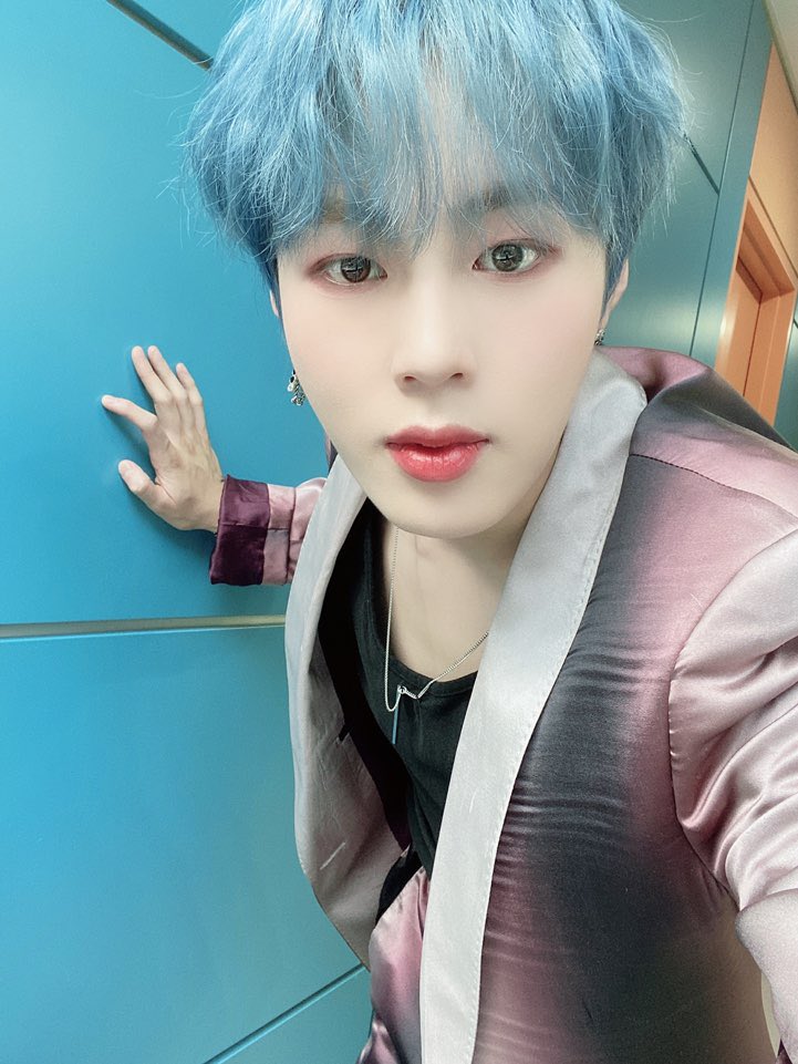 하성운 머리색 ❤️🧡💛💚💙🖤💜 | 인스티즈