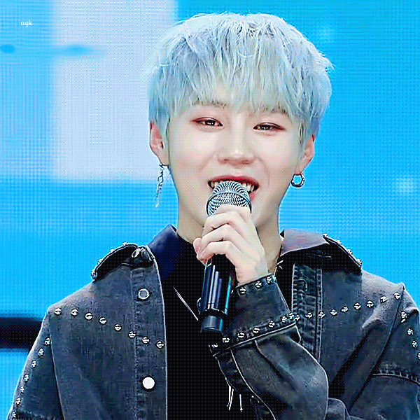 하성운 하늘색 머리도 예뻤는데.. | 인스티즈