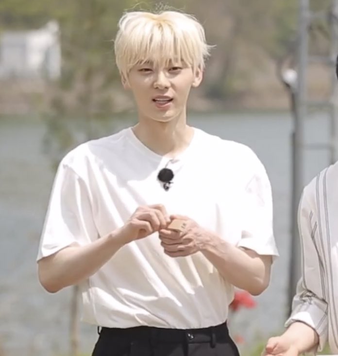 황민현은 댕댕이다 | 인스티즈