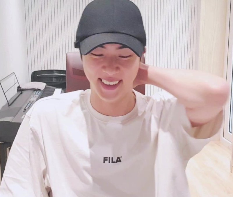 방탄 진 초밥 앞에서 이렇게 웃음 ㅋㅋ | 인스티즈